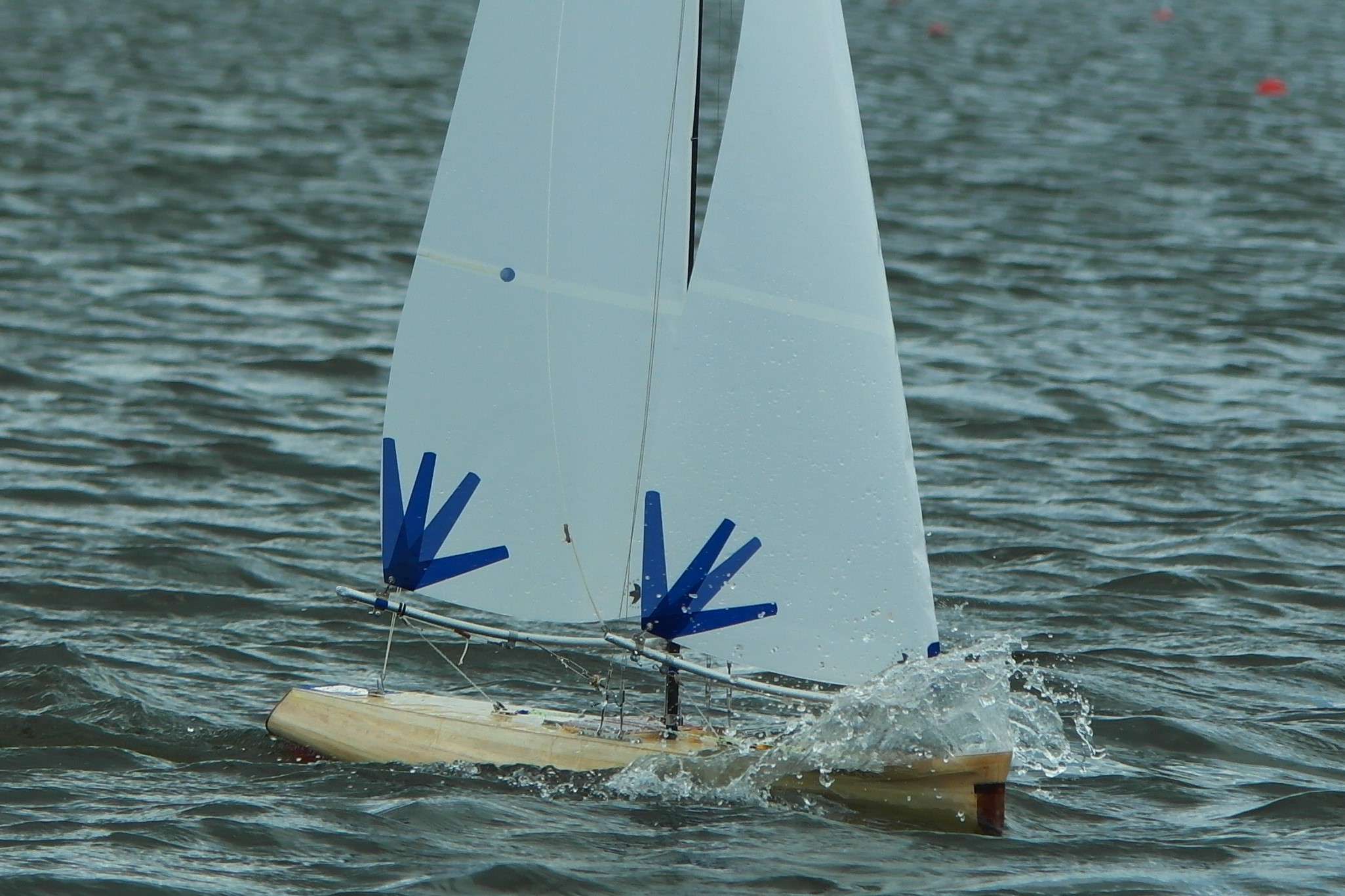 Building an carbon-epoxy fin keel for a radio controlled model sailing yacht with Roarockit.